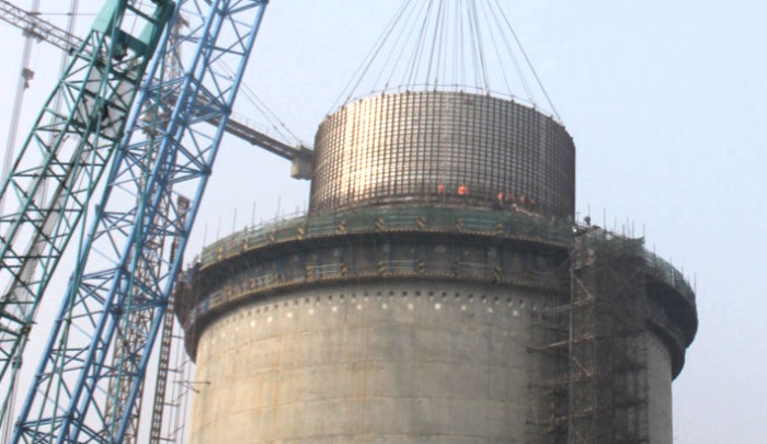 На втором энергоблоке АЭС «Саньмень» установлен резервуар охлаждающей воды.